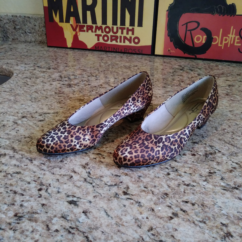 Softstyle/Hush Puppies Leopard Low Heels EUC